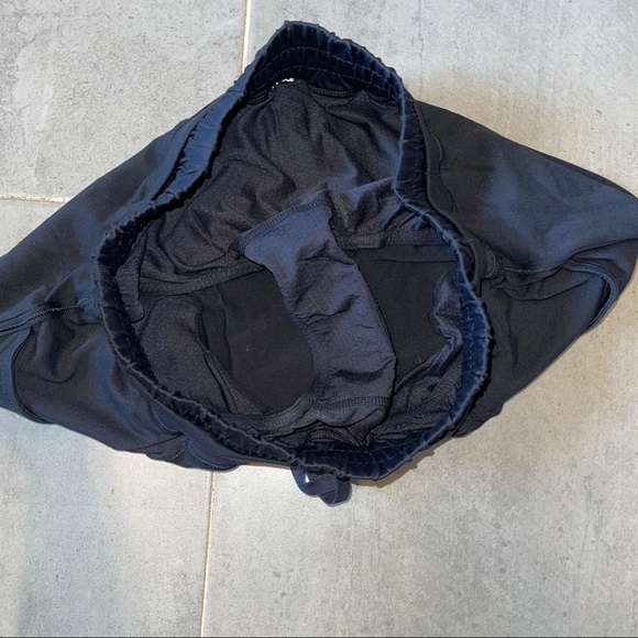 Lululemon strength and tone shorts - Picture 7 of 8